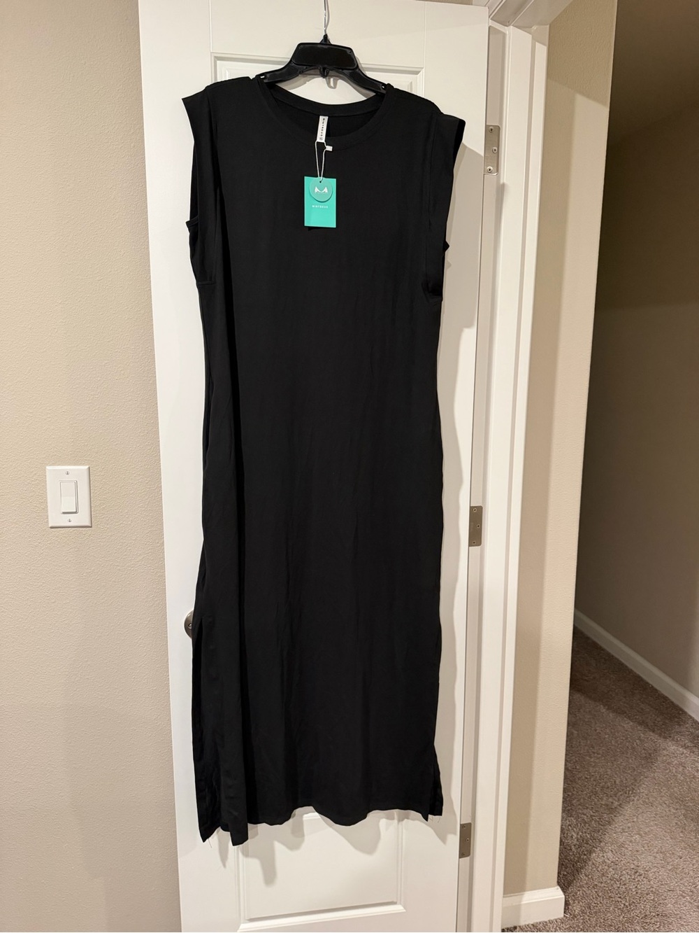 Sleeveless Black Midi Dress with Crew Neck
